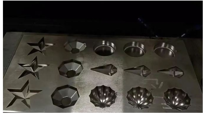 Mirror spark machine is suitable for processing